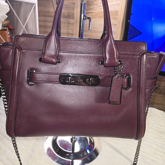 Coach Swagger - Picture 2 of 7